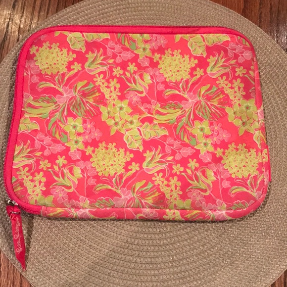 Lilly Pulitzer Accessories - Lilly Pulitzer tablet zip case